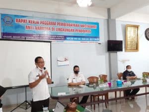 RAPAT KERJA PROGRAM PEMBERDAYAAN MASYARAKAT ANTI NARKOBA DILINGKUNGAN PENDIDIKAN RAPAT KERJA PROGRAM PEMBERDAYAAN MASYARAKAT ANTI NARKOBA DILINGKUNGAN PENDIDIKAN